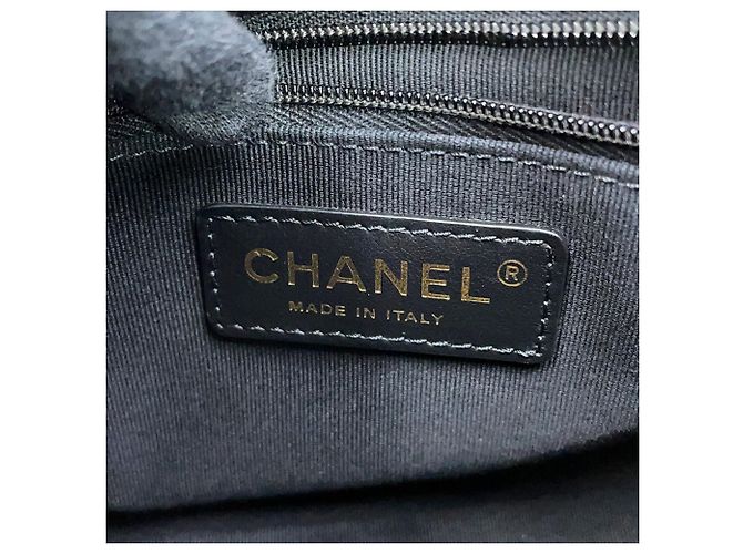 Borsa a tracolla con catena Chanel Matelassé Nero - vista 17