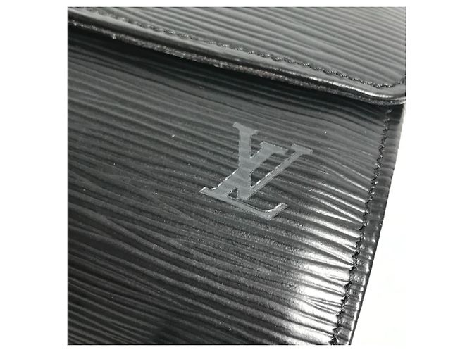 Borsa a tracolla con patta Louis Vuitton Epi Nocturne PM Nero - vista 16