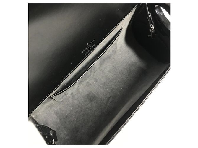 Borsa a tracolla con patta Louis Vuitton Epi Nocturne PM Nero - vista 2