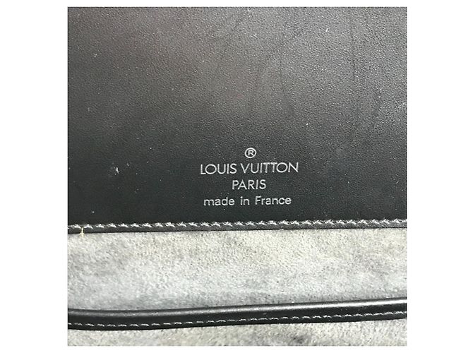 Borsa a tracolla con patta Louis Vuitton Epi Nocturne PM Nero - vista 3