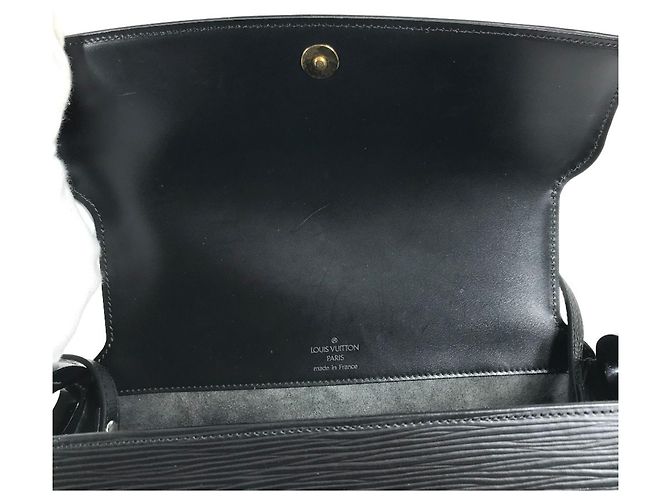 Borsa a tracolla con patta Louis Vuitton Epi Nocturne PM Nero - vista 4