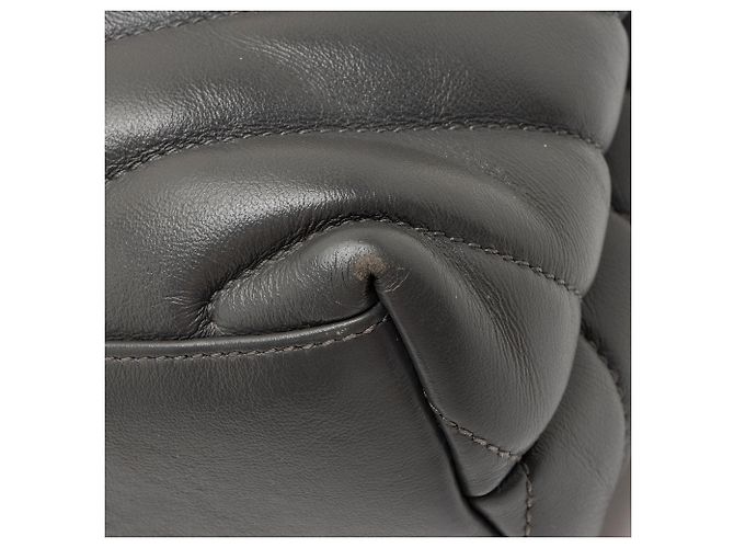 Borsa a tracolla Small LouLou in pelle di vitello matelassé con monogramma Saint Laurent Grigio - vista 10