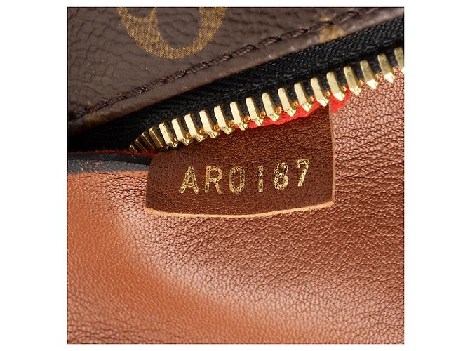Borsa a tracolla Louis Vuitton Monogram Canvas Tuileries Besace Marrone - vista 6
