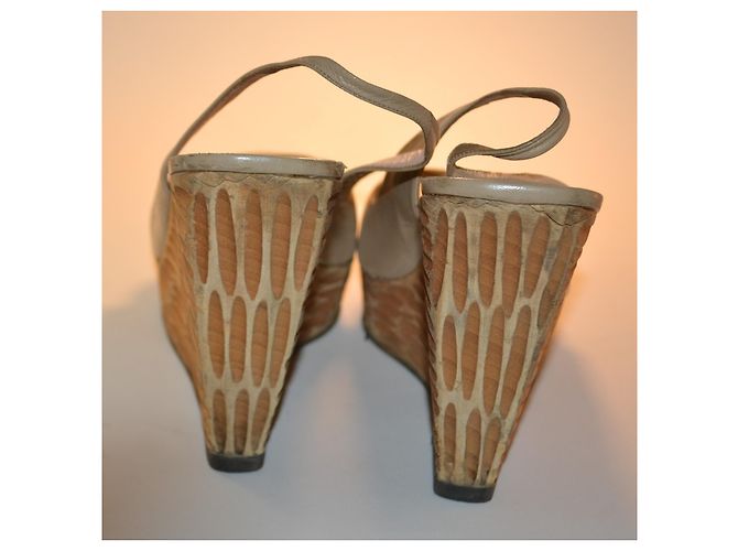 Miu Miu Sandali con zeppa in pelle beige - vista 4