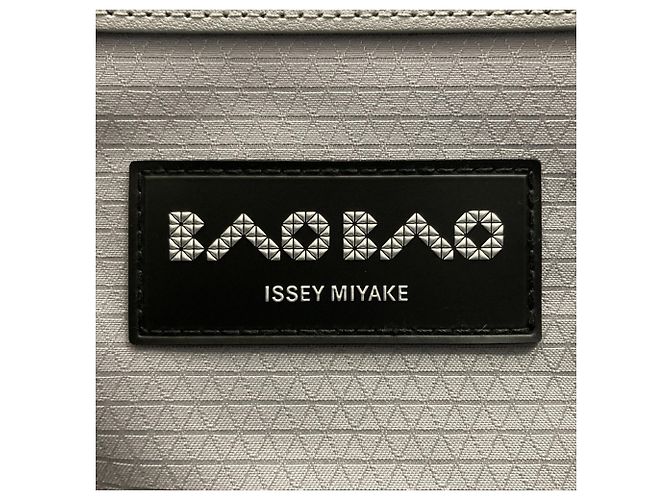 Borsa Issey Miyake BAOBAO in Gray Marrone - vista 11