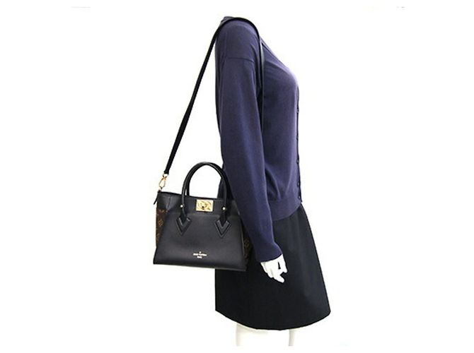 Borsa Louis Vuitton Monogram On My Side PM Nero Monogramma - vista 10