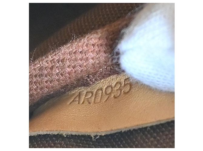 Louis Vuitton Saumur Monogram 30 Marrone - vista 5