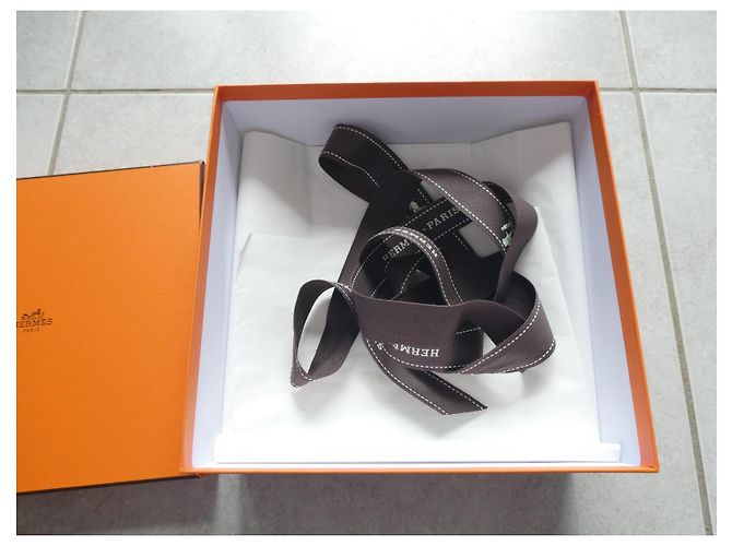 Boîte Hermès orange avec ruban pour sac a main hermès mini kelly 2 Marron - vue 3