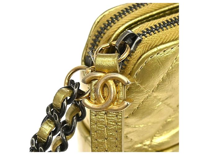 Chanel Gabrielle Double Zip Clutch mit Kette aus gestepptem, gealtertem Kalbsleder Golden - Ansicht 5
