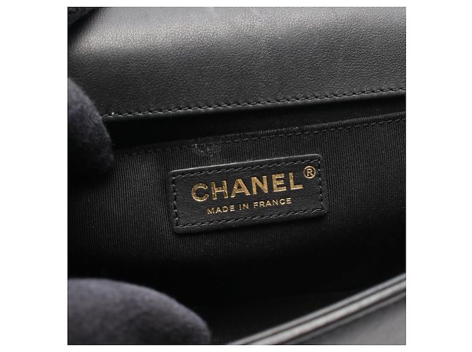 Borsa a tracolla Chanel Boy in pelle d'agnello nera Nero - vista 4