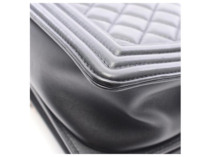 Borsa a tracolla Chanel Boy in pelle d'agnello nera Nero - vista 6