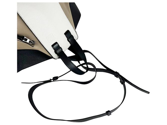 Bolsa de Ombro em Couro Loewe Hammock Preto Branco Bege - vista 10
