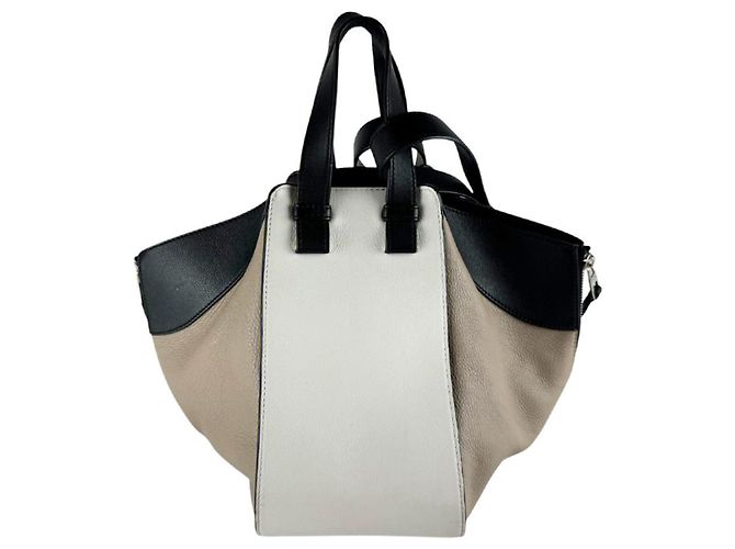 Bolsa de Ombro em Couro Loewe Hammock Preto Branco Bege - vista 3