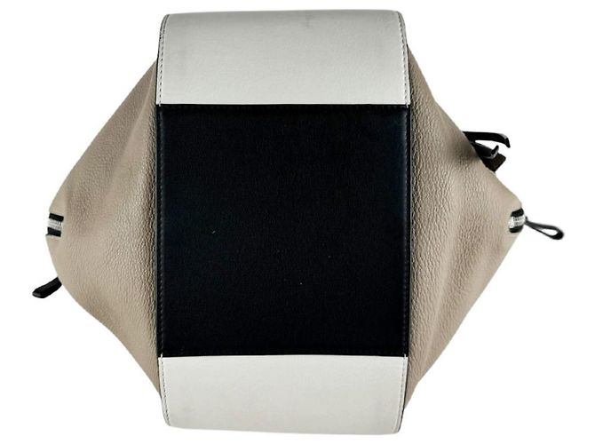 Bolsa de Ombro em Couro Loewe Hammock Preto Branco Bege - vista 4