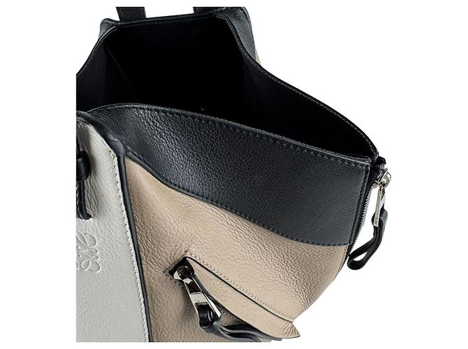 Bolsa de Ombro em Couro Loewe Hammock Preto Branco Bege - vista 6