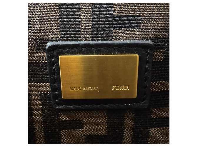 Borsa a tracolla Fendi Peekaboo Regular in pelle Cachi - vista 11
