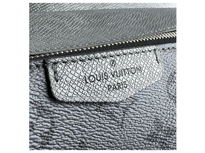 Borsa a tracolla Louis Vuitton in pelle argento - vista 12