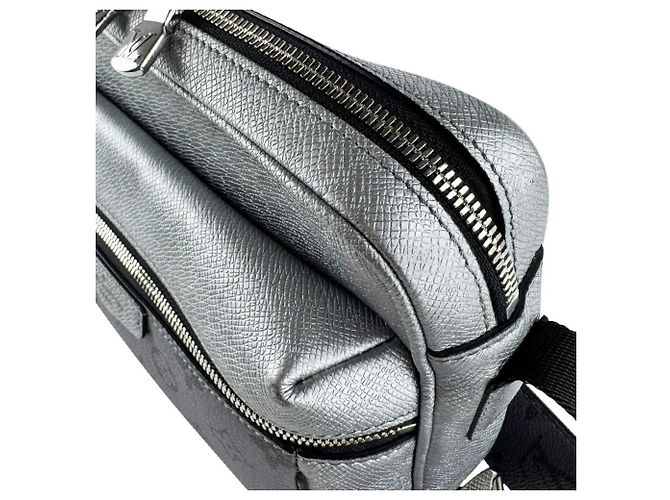 Borsa a tracolla Louis Vuitton in pelle argento - vista 6