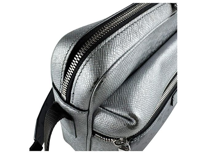 Borsa a tracolla Louis Vuitton in pelle argento - vista 7