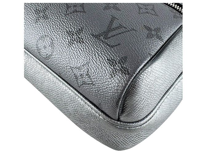 Borsa a tracolla Louis Vuitton in pelle argento - vista 8