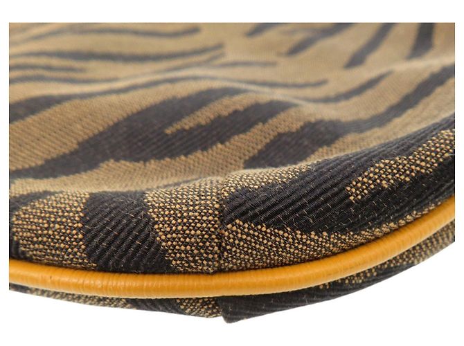 Fendi Schultertasche aus Canvas mit Zebra-Print Braun - Ansicht 4