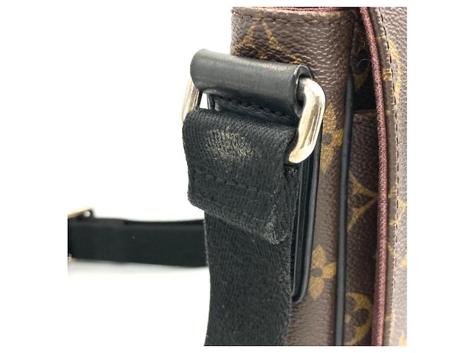 Borsa a tracolla Louis Vuitton District PM Marrone Monogramma - vista 11