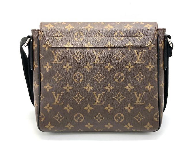 Borsa a tracolla Louis Vuitton District PM Marrone Monogramma - vista 3