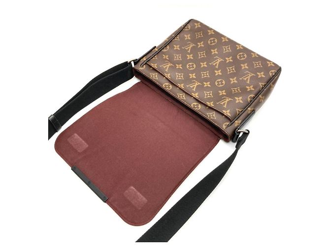 Borsa a tracolla Louis Vuitton District PM Marrone Monogramma - vista 6