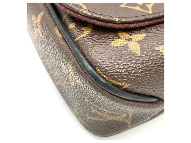 Borsa a tracolla Louis Vuitton District PM Marrone Monogramma - vista 9