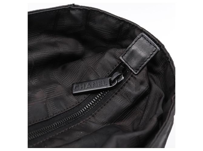 Borsa Tote CHANEL New Travel Line in tela nera e argento CC Auth ka5632 Nero - vista 14
