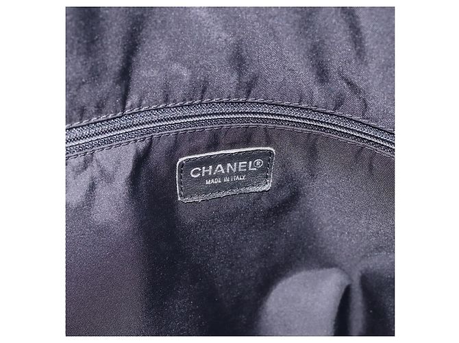 Borsa Tote CHANEL New Travel Line in tela nera e argento CC Auth ka5632 Nero - vista 15