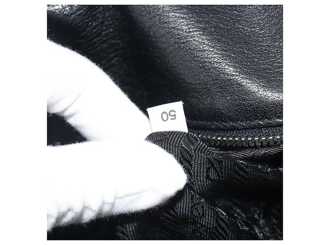 Bolso de hombro PRADA de piel negro plata Auth 195224V - vista 23