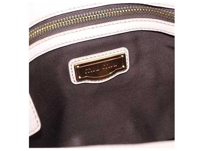 Borsa a tracolla con catena Miu Miu Pelle Beige Tono Oro Auth 195430A - vista 18