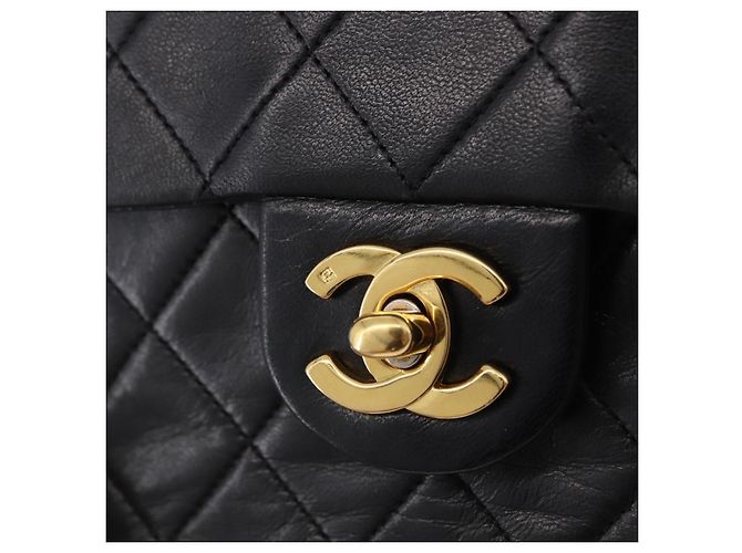 Borsa a tracolla CHANEL Chain Mini Matelasse in pelle d'agnello nera e oro CC Auth 195391SAV Nero D'oro - vista 15
