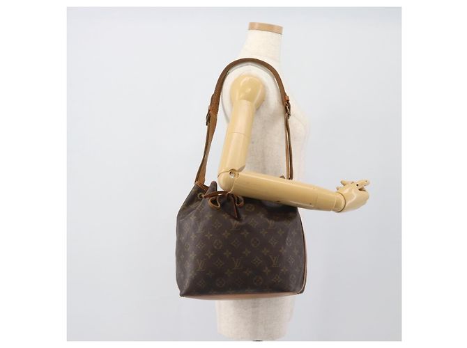 LOUIS VUITTON Monogram Petit Noe Shoulder Bag M42226 LV Auth 196026 Monogramma - vista 21