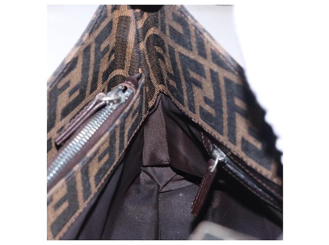 Borsa a tracolla FENDI Zucca Canvas Mamma Baguette Marrone Nero Auth 196776V - vista 20