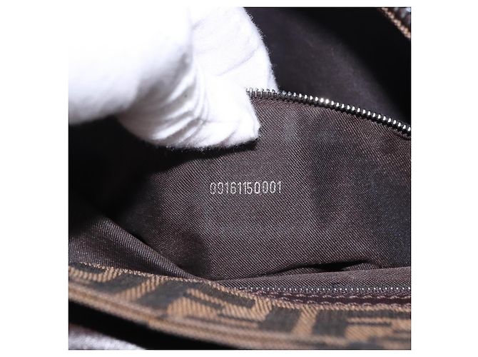 Borsa a tracolla FENDI Zucca Canvas Mamma Baguette Marrone Nero Auth 196776V - vista 28