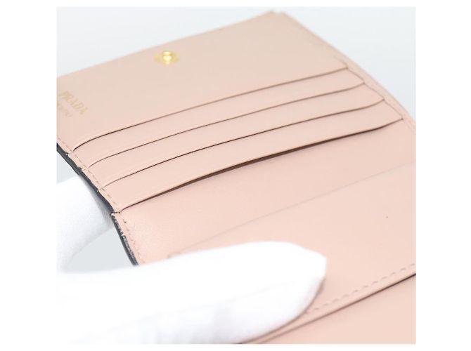 Saffiano Cartera bifold PRADA de piel Safiano Negro Oro Auth bs36713A Dorado - vista 15