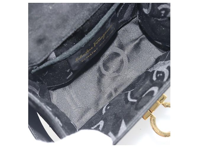 Borsa a tracolla Salvatore Ferragamo Gancini in camoscio nero e oro Auth 194354A D'oro - vista 17