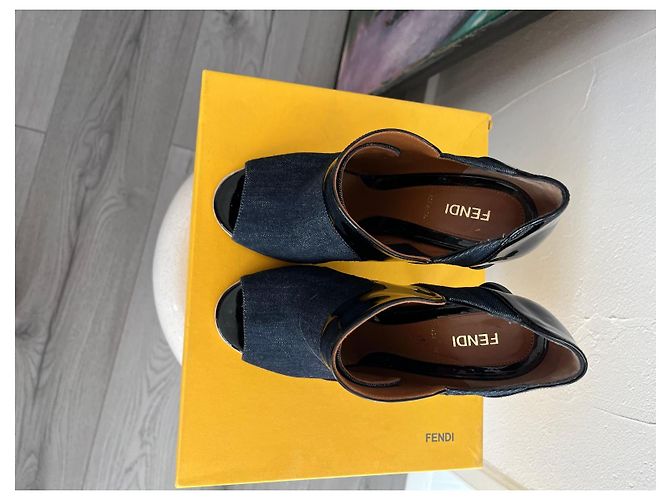 Stivaletti Fendi in denim e pelle verniciata nera Nero Blu - vista 17
