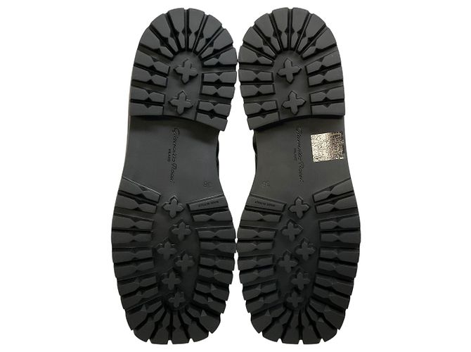 Gianvito Rossi Warner Stiefeletten aus schwarzem Leder mit quadratischer Kappe - Ansicht 9