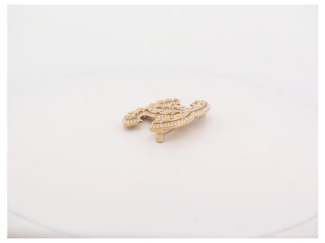 Chanel CC Brosche in Goldoptik mit Steppdesign und Strass Golden - Ansicht 2