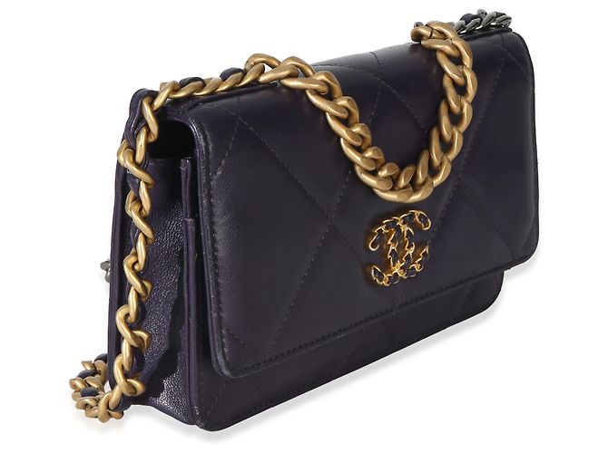Chanel 19 Wallet On Chain em pele de cordeiro acolchoada roxa Roxo - vista 4
