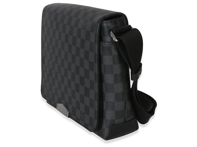 Louis Vuitton Damier Graphite Canvas District PM Nero - vista 3