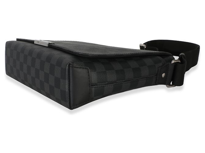 Louis Vuitton Damier Graphite Canvas District PM Nero - vista 5