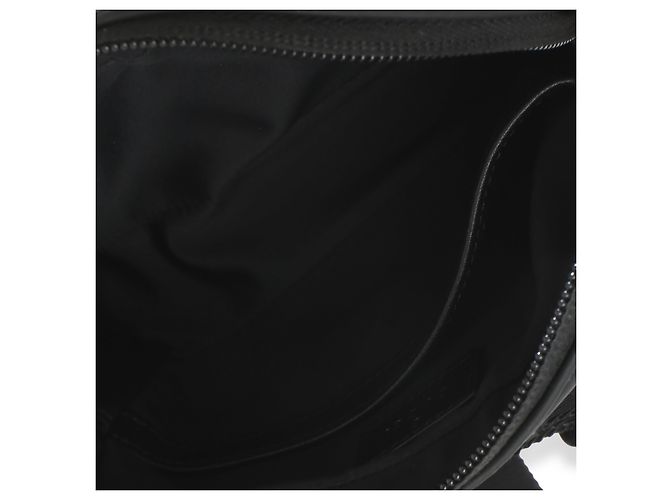 Mini borsa a tracolla Gucci in gomma nera effetto GG Nero - vista 5