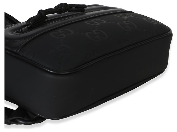Mini borsa a tracolla Gucci in gomma nera effetto GG Nero - vista 7