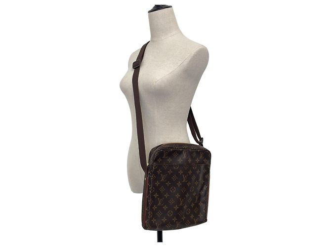 Borsa a tracolla Louis Vuitton Trotta Beaucoup Monogram Marrone - vista 13
