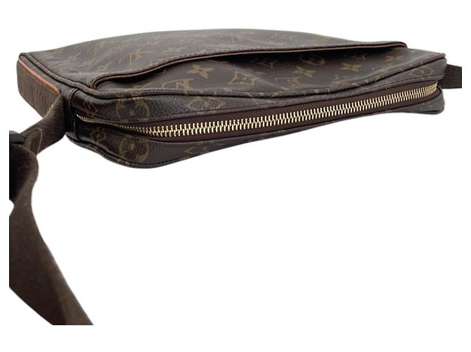 Borsa a tracolla Louis Vuitton Trotta Beaucoup Monogram Marrone - vista 4