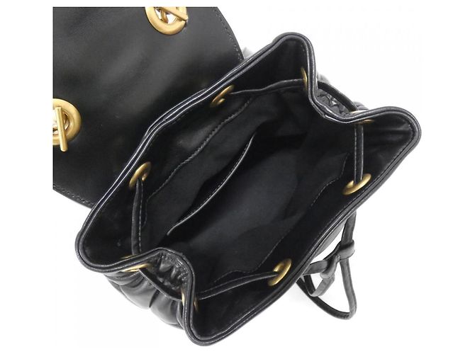 Gucci GG Marmont Rucksack aus gestepptem schwarzem Leder - Ansicht 8